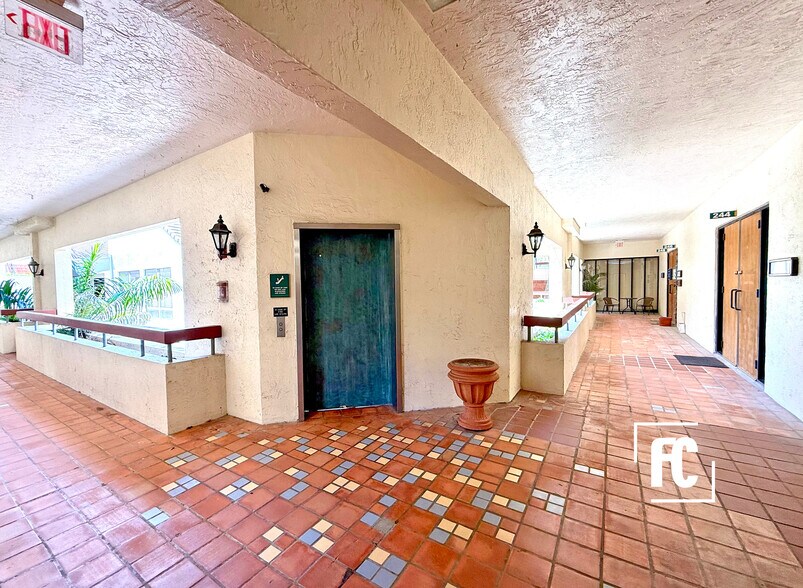 900 SE Ocean Blvd, Stuart, FL à louer - Photo de l’immeuble – Image 2 sur 7