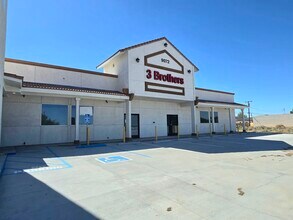 9072 California City Blvd, California City, CA à louer Photo intérieure– Image 2 sur 4