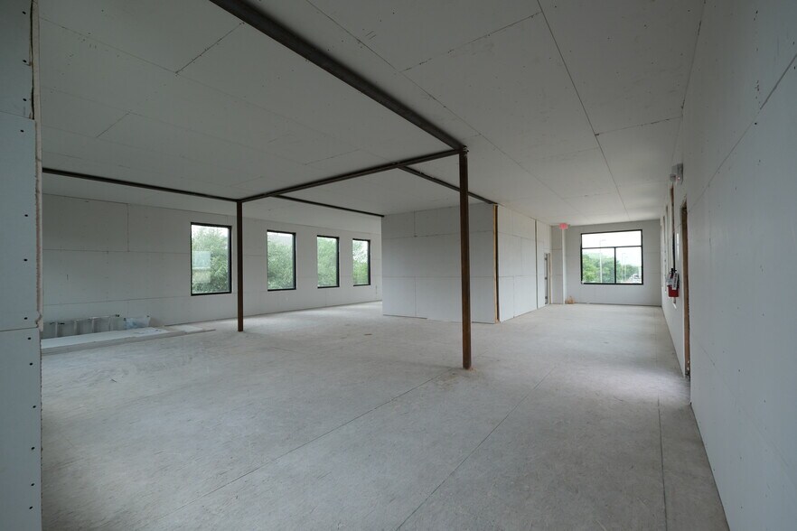 10521 W Parmer Ln, Austin, TX à louer - Photo de l’immeuble – Image 3 sur 6