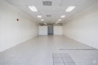 10120-10130 Garden Grove Blvd, Garden Grove, CA à louer Photo de l’immeuble– Image 1 sur 9