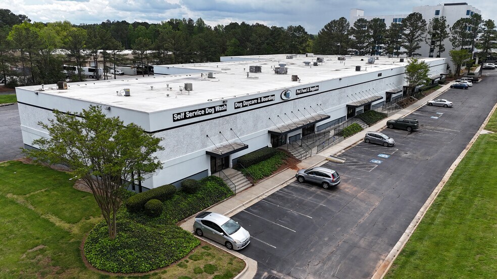 6000 Peachtree Industrial Blvd, Norcross, GA à louer - Photo de l’immeuble – Image 2 sur 6