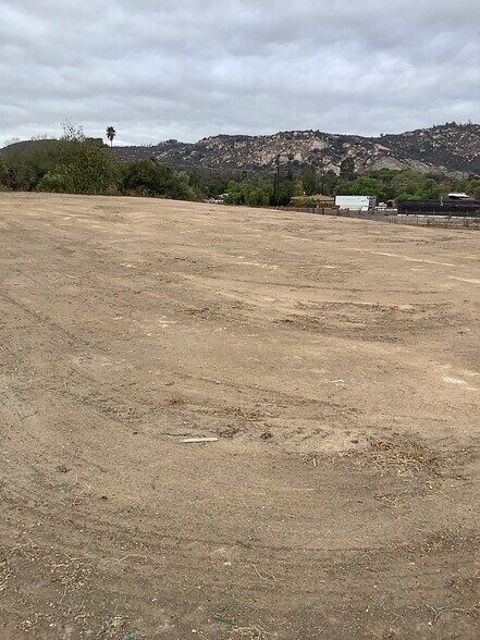 2061 Camino Rainbow, Fallbrook, CA à louer - Photo de l’immeuble – Image 3 sur 34