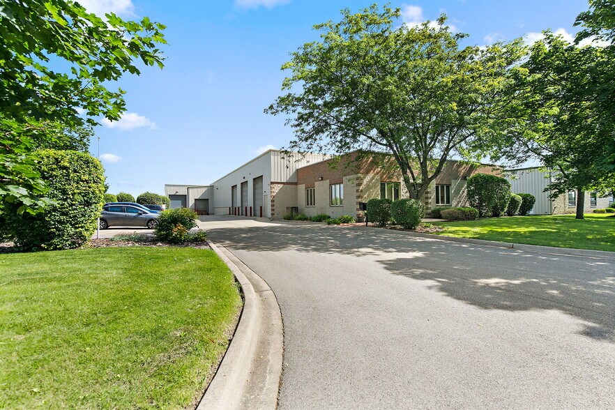 203 Commercial Dr, Yorkville, IL à vendre - Photo de l’immeuble – Image 3 sur 40
