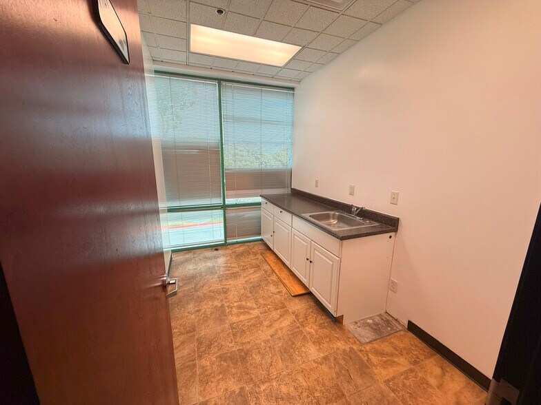 1977 W 190th St, Torrance, CA à louer - Photo de l’immeuble – Image 2 sur 12