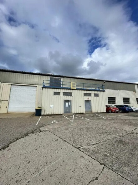 Industriel/Logistique dans Saint-Étienne à vendre - Photo de l’immeuble – Image 2 sur 7