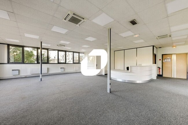 Plus de détails pour 221 Avenue Du Président Wilson, Saint-Denis - Bureau à vendre