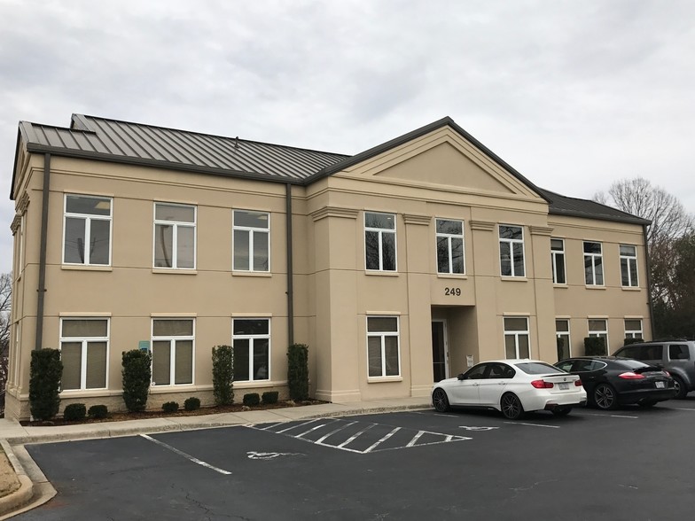 249 Williamson Rd, Mooresville, NC à louer - Photo de l’immeuble – Image 2 sur 70