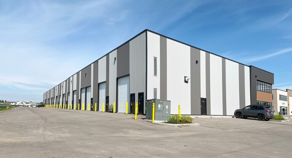 120 Commercial Dr, Calgary, AB à vendre - Photo de l’immeuble – Image 3 sur 7
