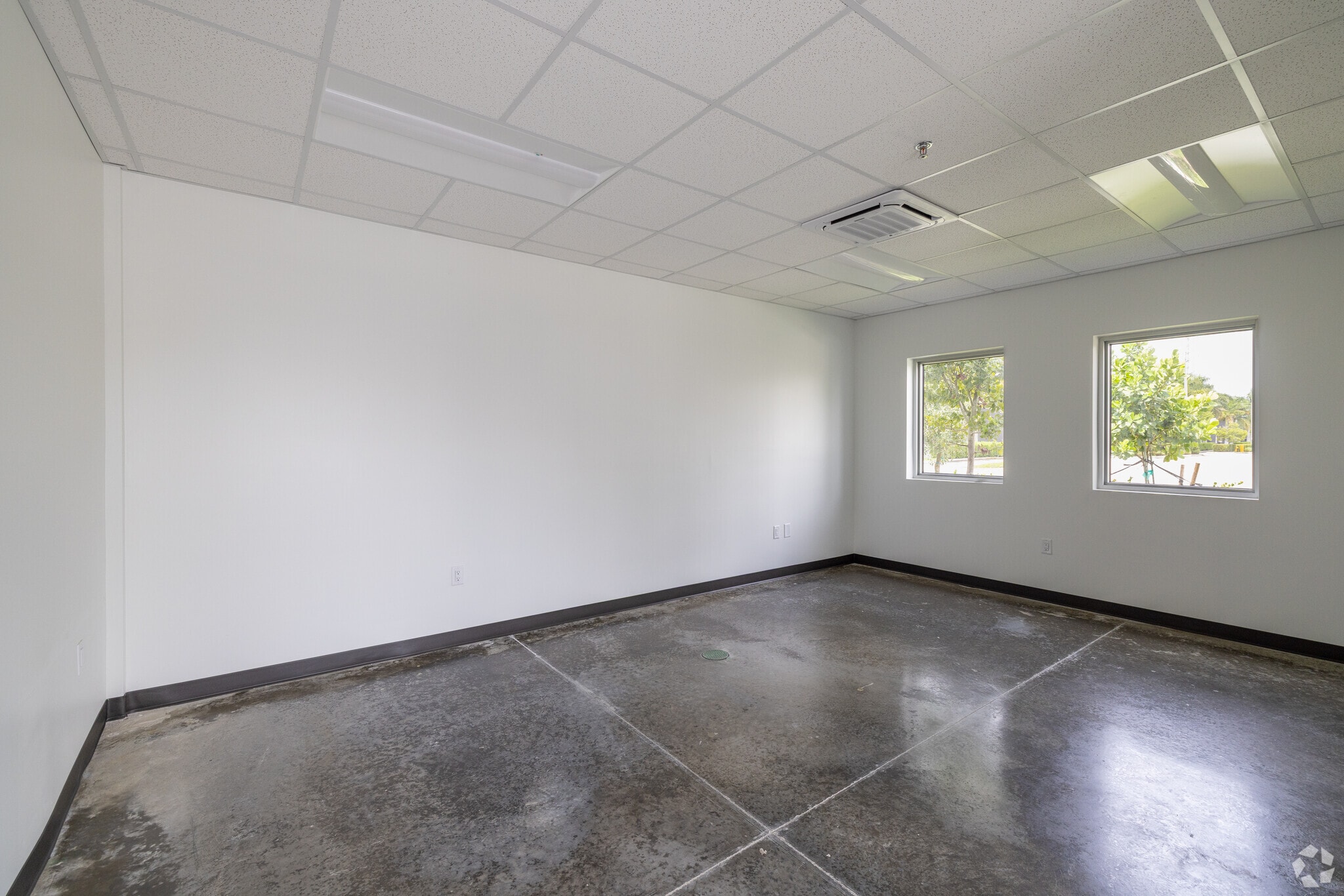 6175 NW 102nd Ave, Doral, FL à louer Photo intérieure– Image 1 sur 8