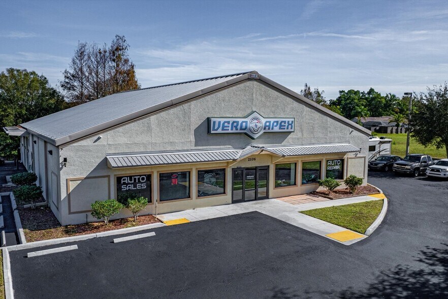 2106 S US Highway 1, Vero Beach, FL à vendre - Photo de l’immeuble – Image 2 sur 53