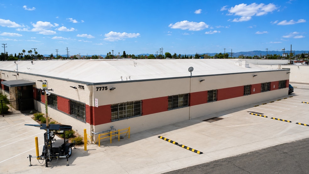 7765-7775 Kester Ave, Van Nuys, CA à louer - Photo de l’immeuble – Image 3 sur 8