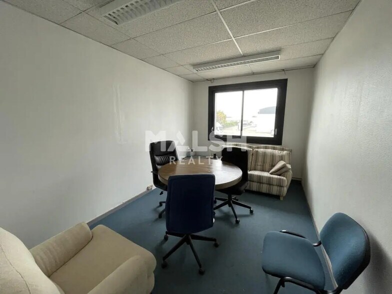 Bureau dans Chassieu à louer - Photo de l’immeuble – Image 3 sur 8