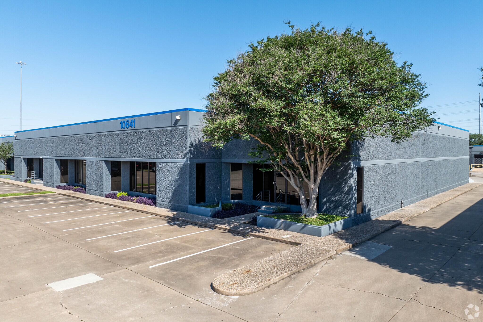 10631 Harwin Dr, Houston, TX à louer Photo de l’immeuble– Image 1 sur 14