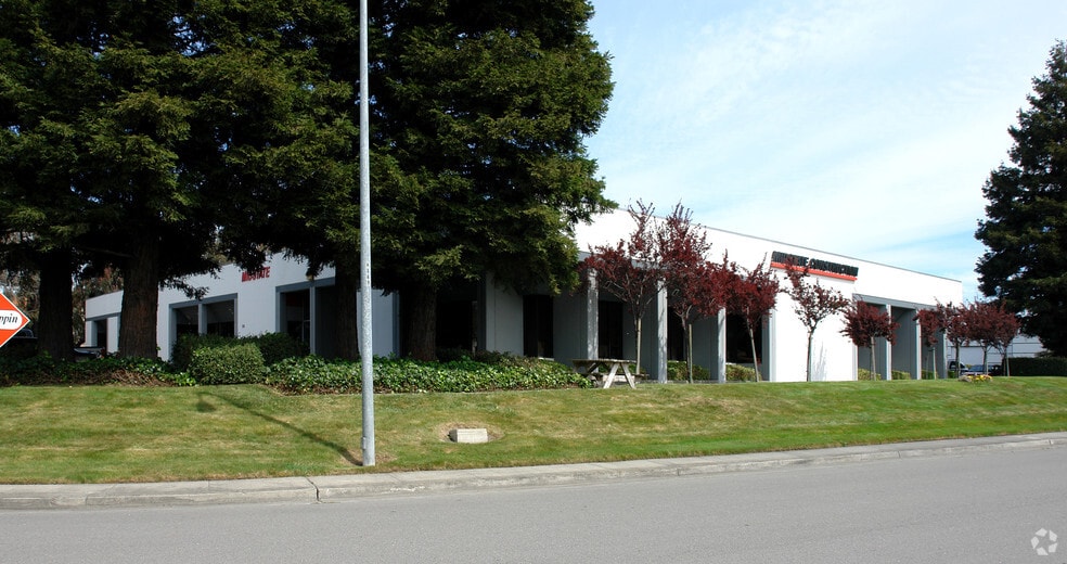 1180 Holm Rd, Petaluma, CA à louer - Photo de l’immeuble – Image 3 sur 5