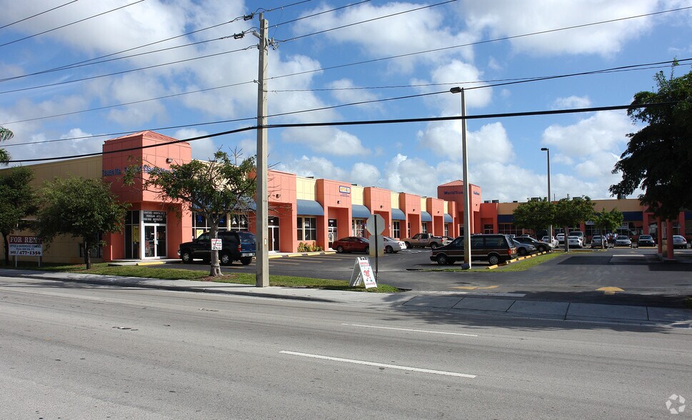 4615 NW 72nd Ave, Miami, FL à louer - Photo de l’immeuble – Image 2 sur 13