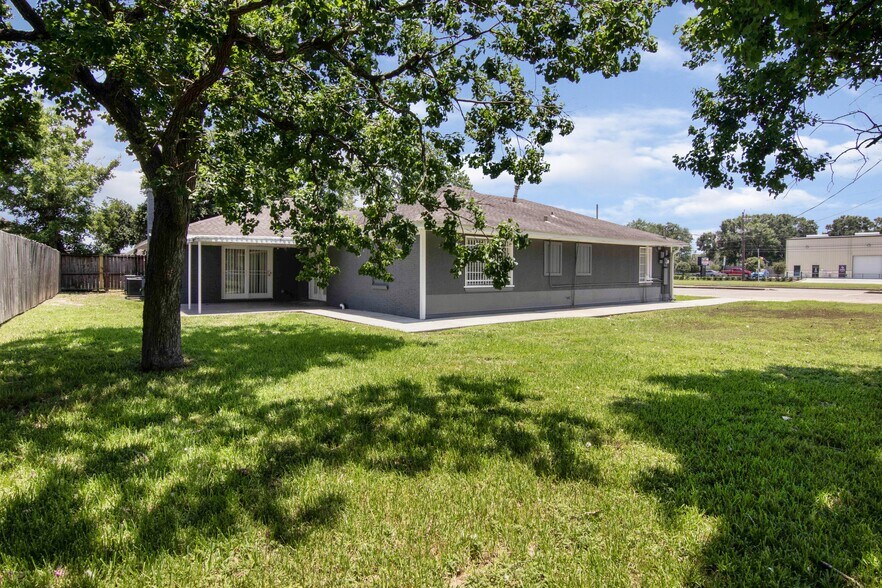 825 Fairmont Pkwy, Pasadena, TX à vendre - Photo de l’immeuble – Image 2 sur 35