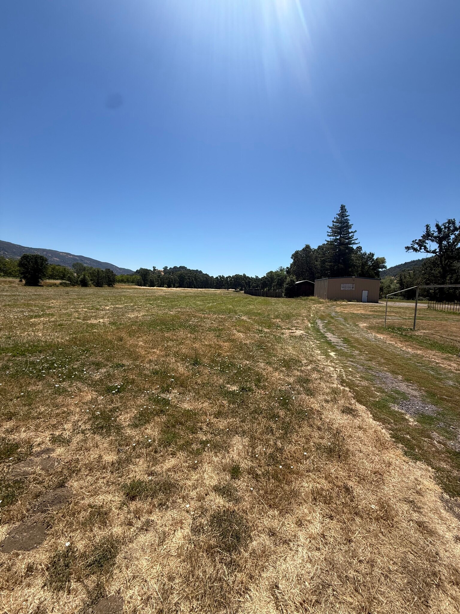 167 Henry Station Rd, Ukiah, CA à louer Photo principale– Image 1 sur 2