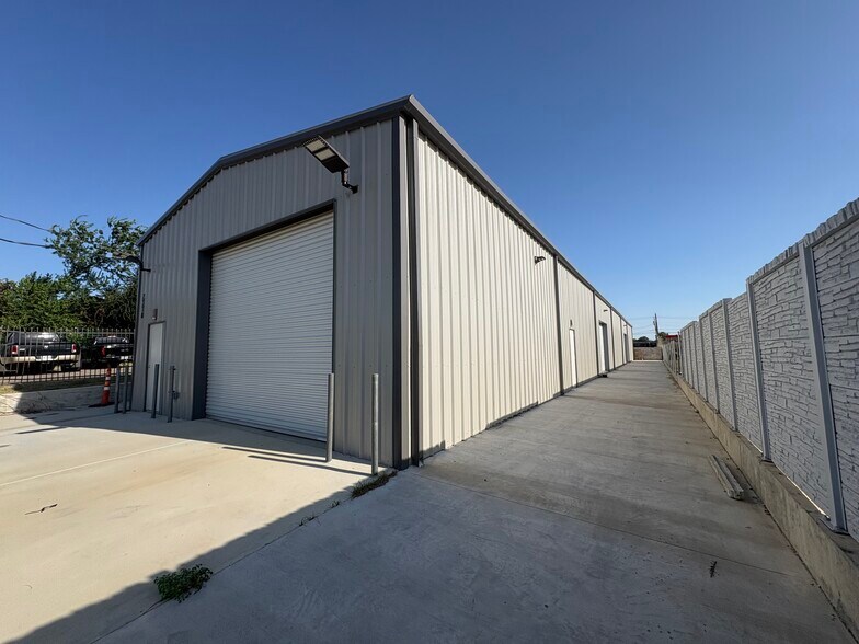 2338 Fort Worth St, Grand Prairie, TX à vendre - Photo de l’immeuble – Image 2 sur 6