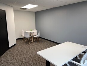 2000 Hogback Rd, Ann Arbor, MI à louer Photo intérieure– Image 2 sur 2