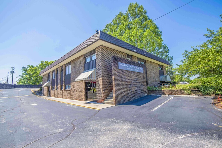 145 E Vance Rd, Oak Ridge, TN à vendre - Photo de l’immeuble – Image 2 sur 7