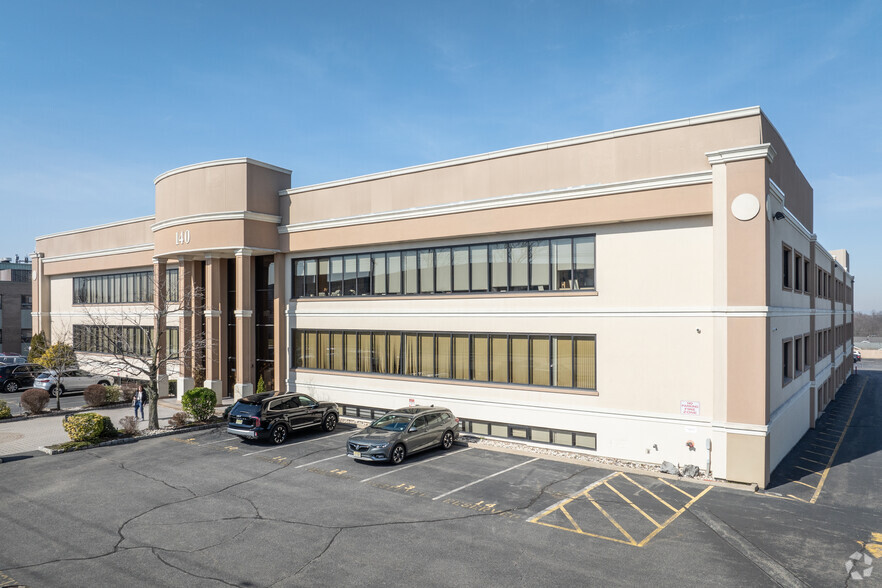 140 Sylvan Ave, Englewood Cliffs, NJ à louer - Photo de l’immeuble – Image 2 sur 6