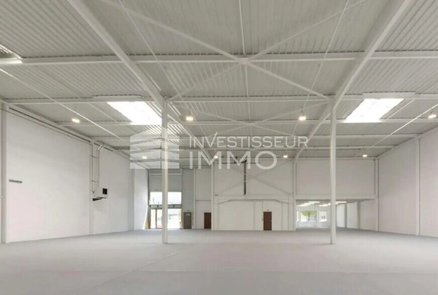 Bureau dans Le Blanc-Mesnil à louer - Photo de l’immeuble – Image 1 sur 5