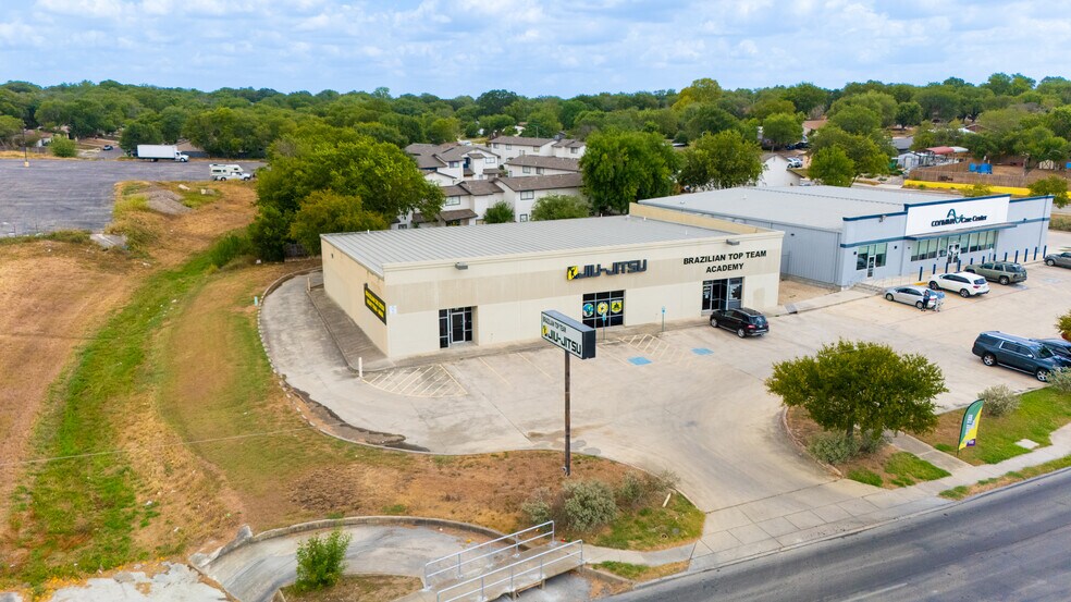4447 Thousand Oaks, San Antonio, TX à vendre - Photo de l’immeuble – Image 2 sur 16
