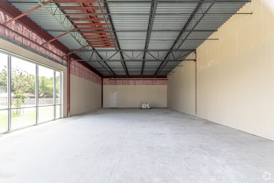 1499 E Court St, Seguin, TX à louer - Photo de l’immeuble – Image 2 sur 6