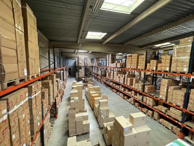 Plus de détails pour Industriel/Logistique à louer