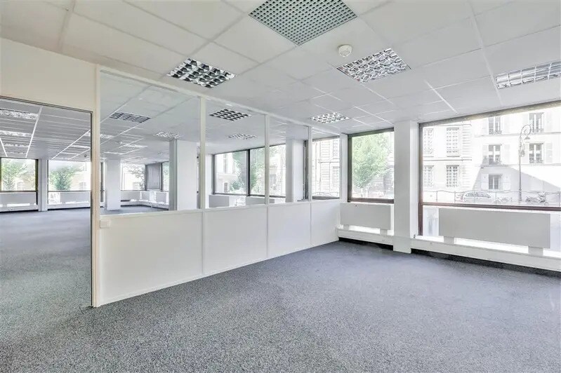 Bureau dans Saint-Cloud à vendre - Photo intérieure – Image 2 sur 8