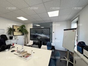 Bureau dans Montigny-le-Bretonneux à vendre Photo intérieure– Image 1 sur 6
