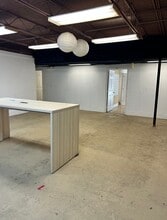 700 NW 57th Pl, Fort Lauderdale, FL à louer Photo intérieure– Image 2 sur 7