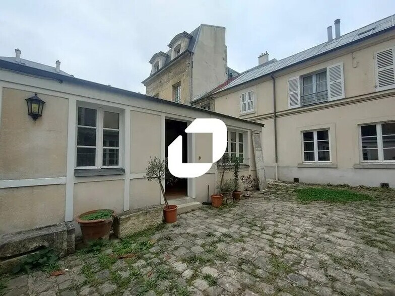 Bureau dans Versailles à louer - Photo de l’immeuble – Image 1 sur 7