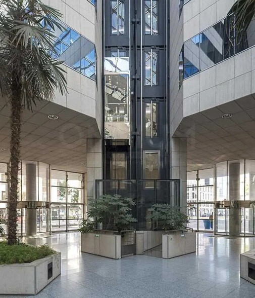 Bureau dans Lyon à vendre - Photo de l’immeuble – Image 2 sur 8