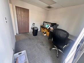 15445 Red Hill Ave, Tustin, CA à louer Photo intérieure– Image 2 sur 9