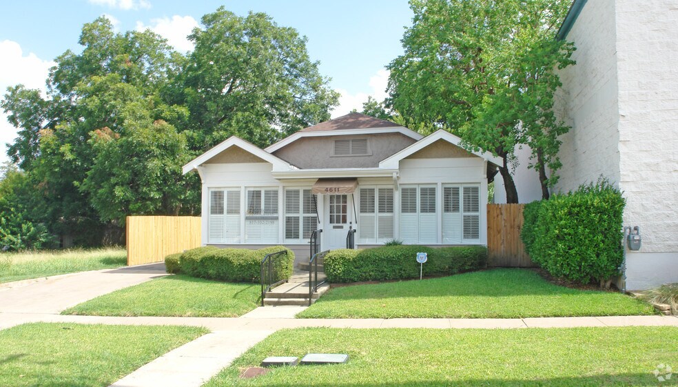 4611 Bryce Ave, Fort Worth, TX à louer - Photo de l’immeuble – Image 3 sur 4