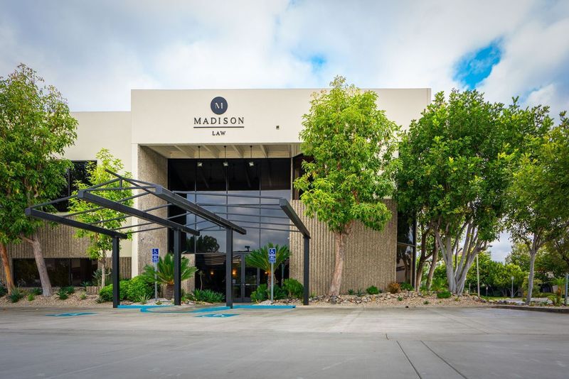 17702 Mitchell N, Irvine, CA à louer - Photo principale – Image 1 sur 17