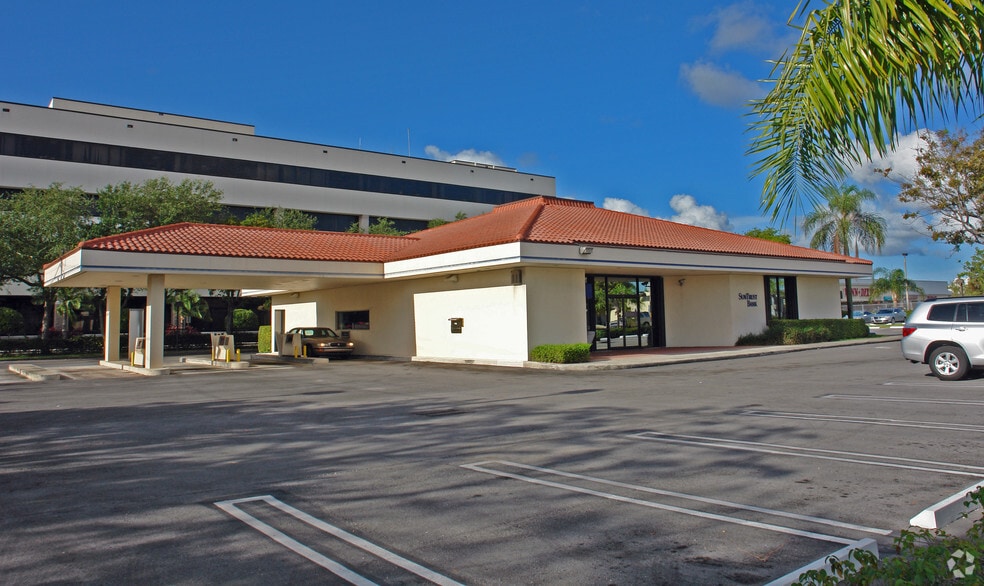 2751 S Dixie Hwy, West Palm Beach, FL à louer - Photo principale – Image 3 sur 4