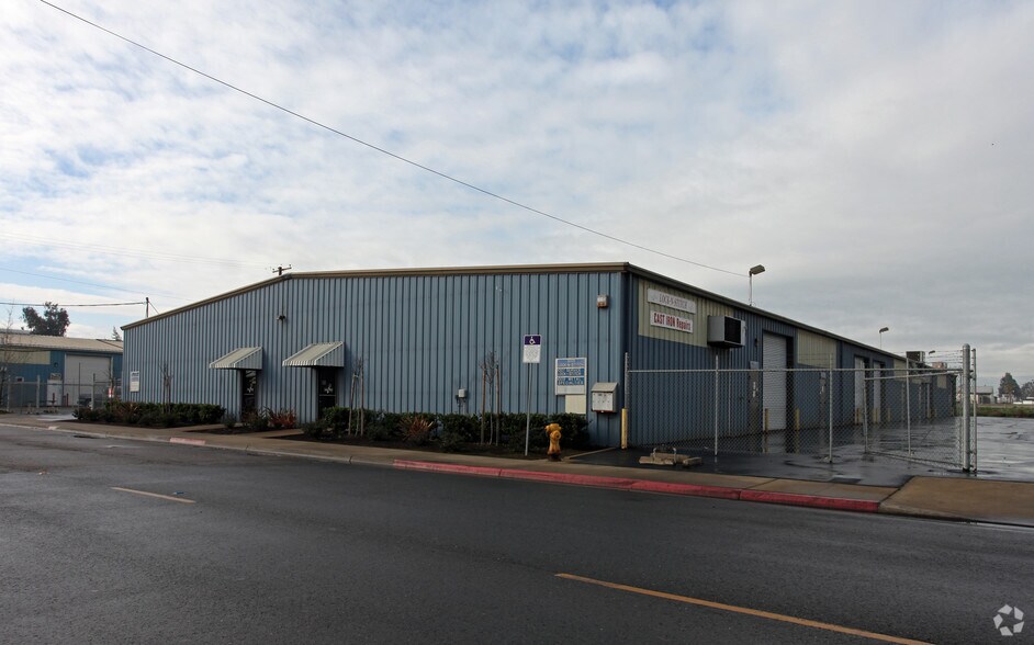 1005 S Soderquist Rd, Turlock, CA à louer - Photo de l’immeuble – Image 1 sur 2