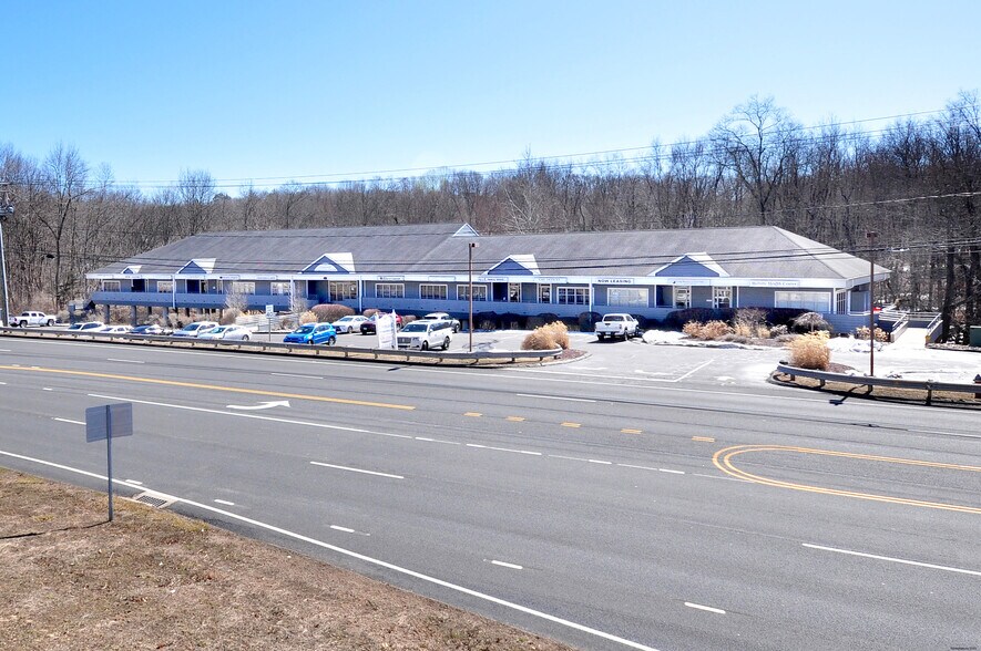 75 Berlin Rd, Cromwell, CT à vendre - Photo de l’immeuble – Image 1 sur 47