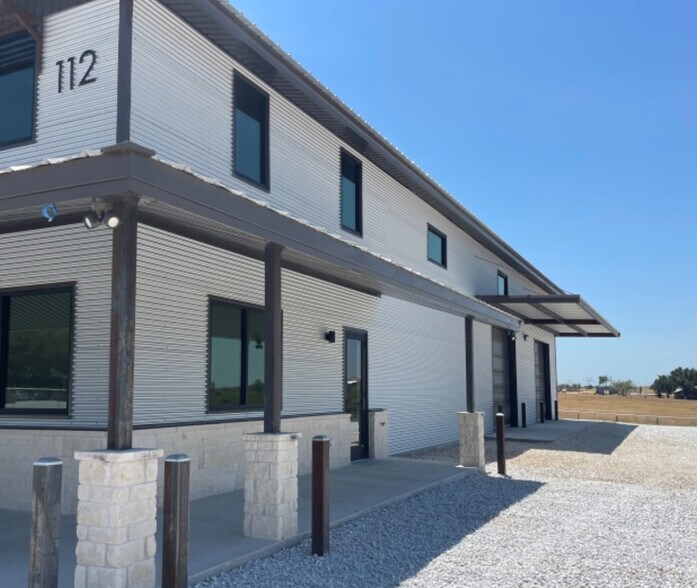109 Nxne Dr, Hutto, TX à louer - Photo de l’immeuble – Image 2 sur 10