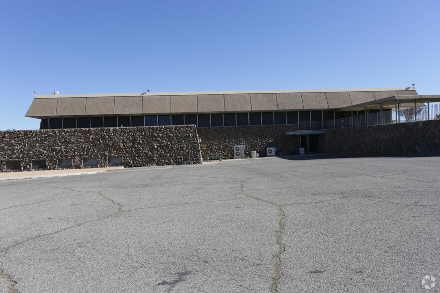 16071 Mojave Dr, Victorville, CA à louer - Photo de l’immeuble – Image 2 sur 2