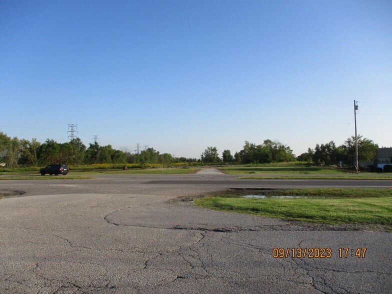 5103 E. Lincoln Hwy, Hobart, IN à vendre - Hall d’entrée – Image 2 sur 9