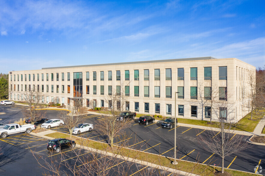 950 Technology Way, Libertyville, IL à louer - Photo de l’immeuble – Image 1 sur 5