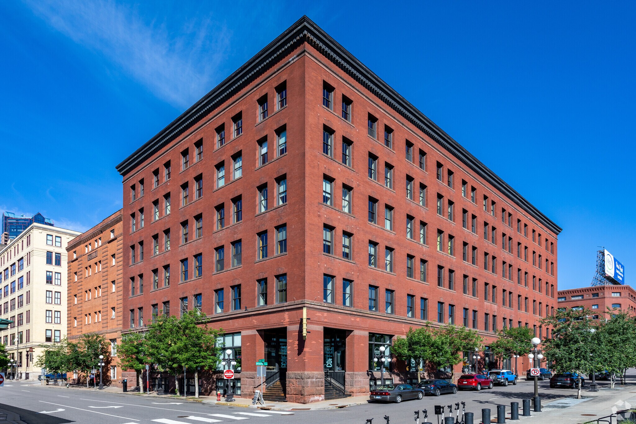 289 5th St E, Saint Paul, MN à louer Photo principale– Image 1 sur 11