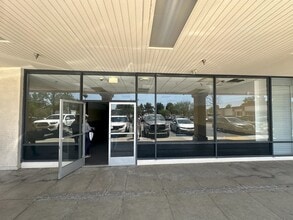 2100-2130 E Highland Ave, San Bernardino, CA à louer Photo de l’immeuble– Image 1 sur 7
