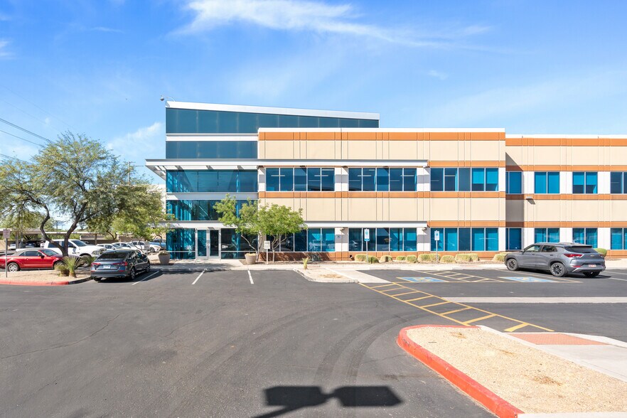 2225 W Whispering Wind Dr, Phoenix, AZ à louer - Photo de l’immeuble – Image 1 sur 10