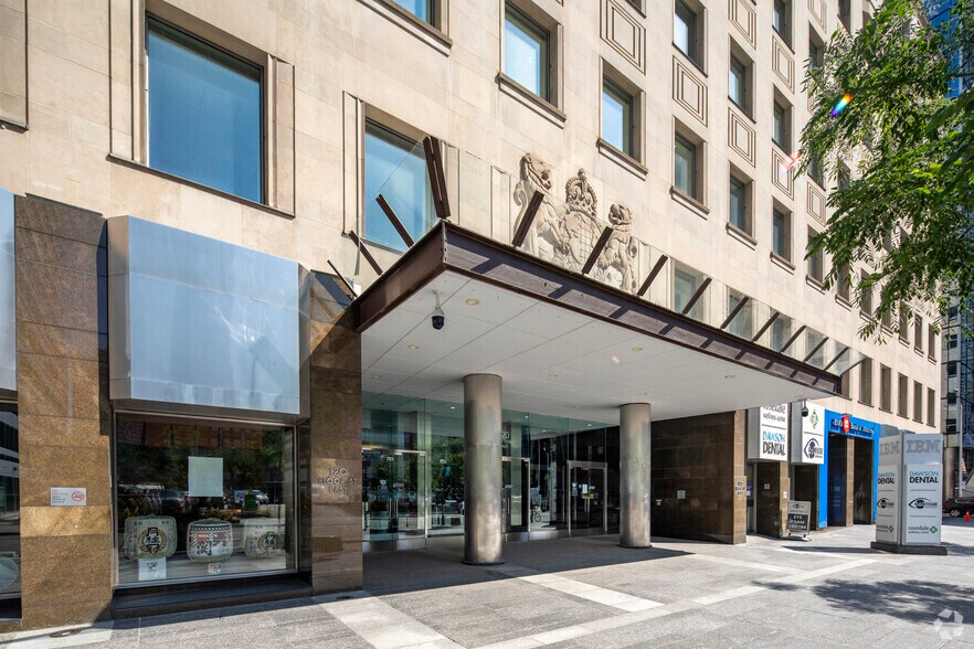 120 Bloor St E, Toronto, ON à louer - Photo de l’immeuble – Image 2 sur 11