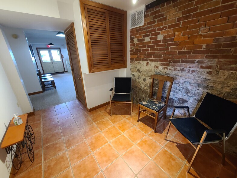 131 Main St, Hatfield, MA à louer - Hall d’entrée – Image 3 sur 56