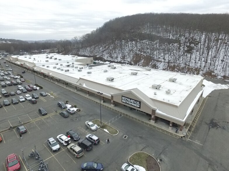 1-14 Candlewood Lake Rd, Brookfield, CT à louer - Photo de l’immeuble – Image 2 sur 6